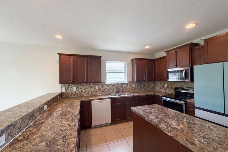 Photo 12 of 22 of 4876 Grassy Knoll Dr, Tavares, FL
