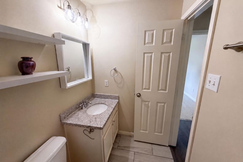 Photo 19 of 28 of 10250 Rolleston Ln, Houston, TX