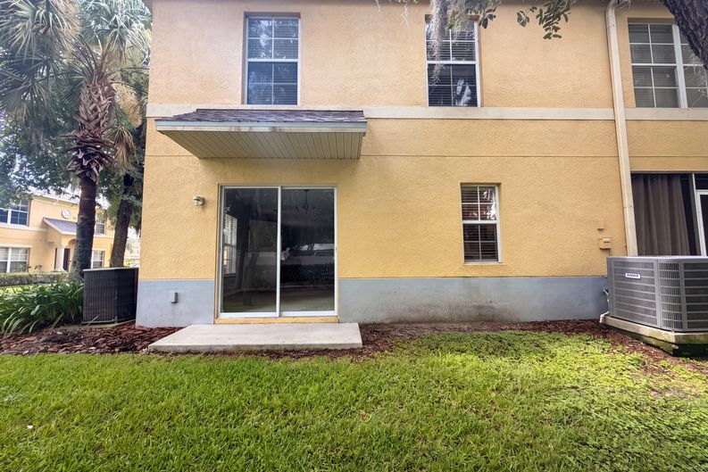 Photo 5 of 33 of 37557 Daliha Ter, Zephyrhills, FL