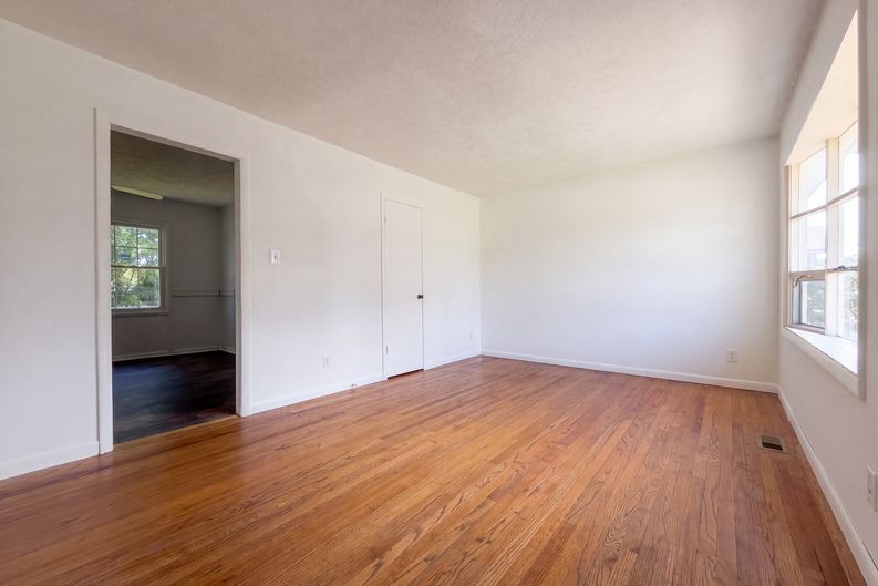 Photo 3 of 17 of 2806 E Cramer Dr, Fayetteville, NC