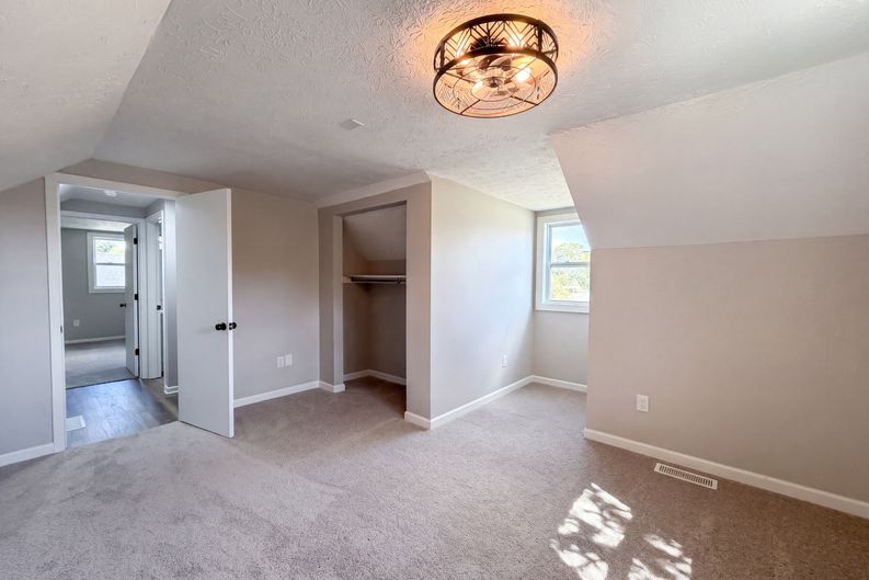 Photo 20 of 38 of 6363 Sandric Ln, Liberty Township, OH