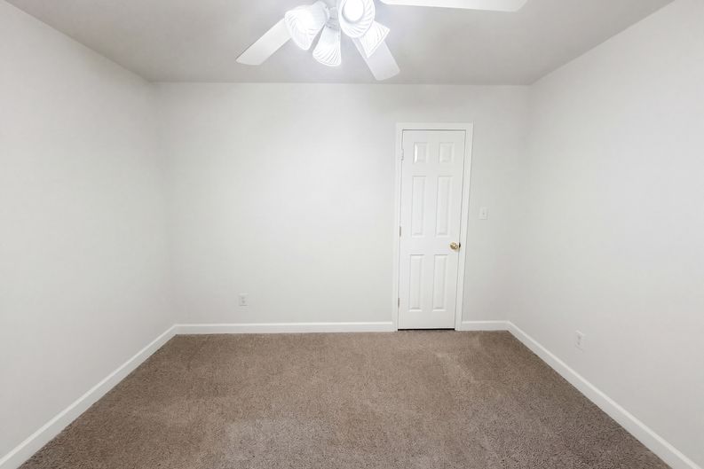 Photo 14 of 33 of 6120 Tennyson Dr, Kernersville, NC
