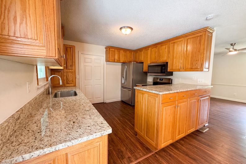 Photo 9 of 22 of 4023 Cavalier Dr, Murfreesboro, TN
