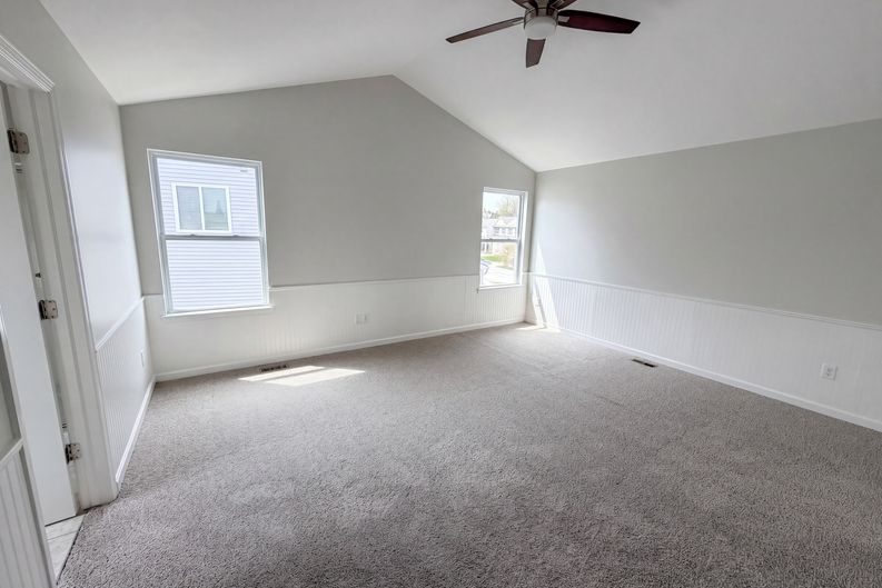 Photo 4 of 44 of 42824 Greystone Dr, Sterling Heights, MI