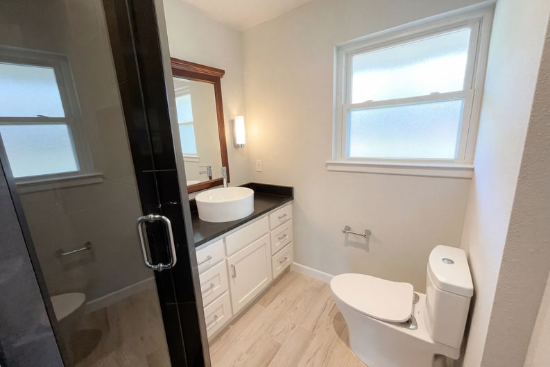 Photo 10 of 18 of 4106 Walnut Hill Ln, Dallas, TX