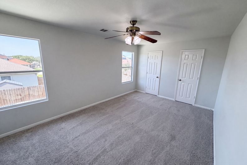 Photo 15 of 26 of 7327 Fox Hall Ln, Humble, TX