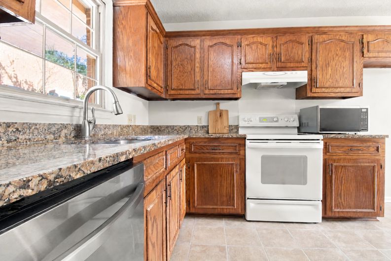 Photo 6 of 18 of 5991 Acton Rd, Dalzell, SC