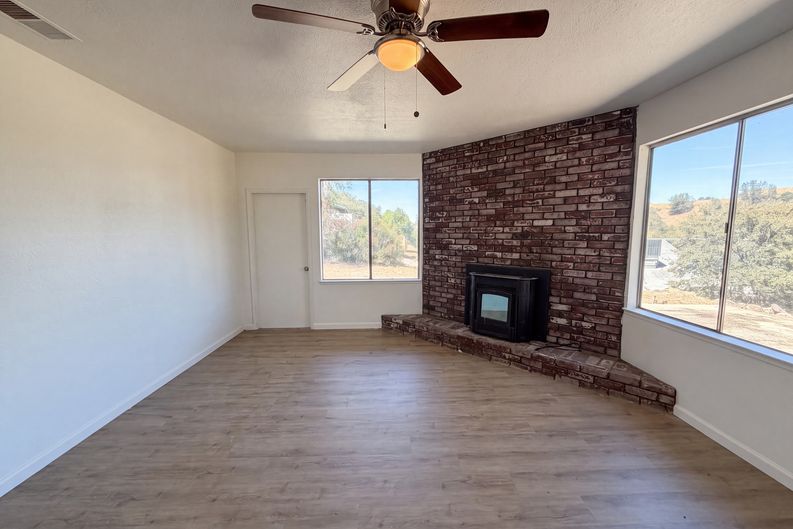 Photo 9 of 29 of 6041 Thornicroft Dr, Valley Springs, CA