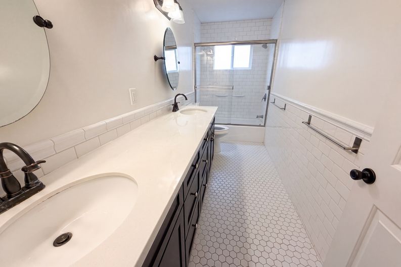 Photo 12 of 22 of 1138 S St Andrews Pl, Los Angeles, CA