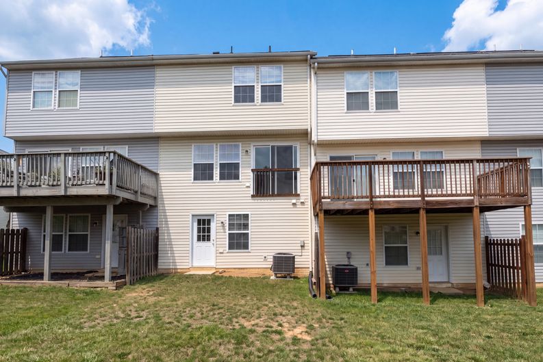 Photo 5 of 25 of 42 Council Ct, Falling Waters, WV