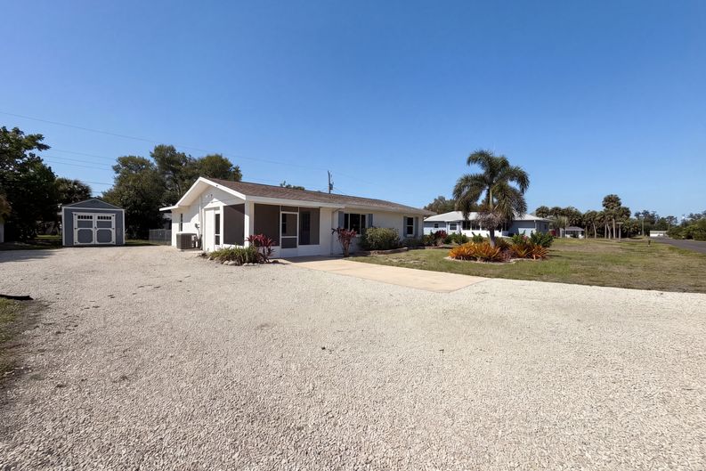 Photo 22 of 28 of 829 E 4th St, Englewood, FL