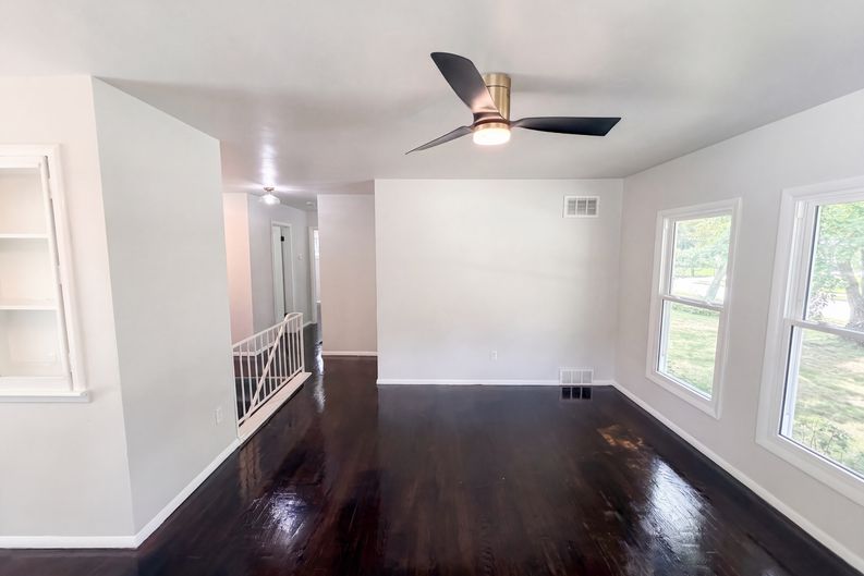 Photo 3 of 19 of 2590 Swansea Rd, Columbus, OH