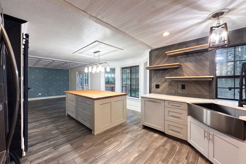 Photo 7 of 44 of 7423 Ebbert Dr SE, Port Orchard, WA