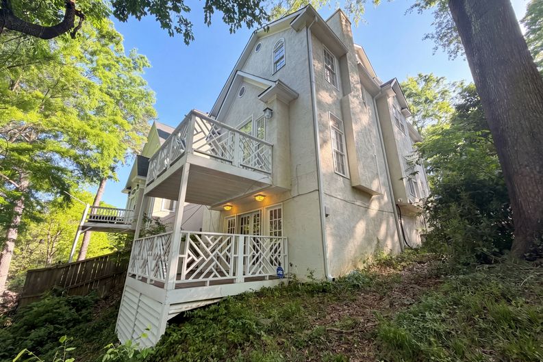Photo 5 of 39 of 1821 Monroe Dr NE, Atlanta, GA