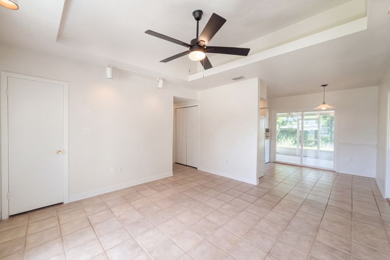 Photo 12 of 30 of 509 Clearfield Rd, Brandon, FL