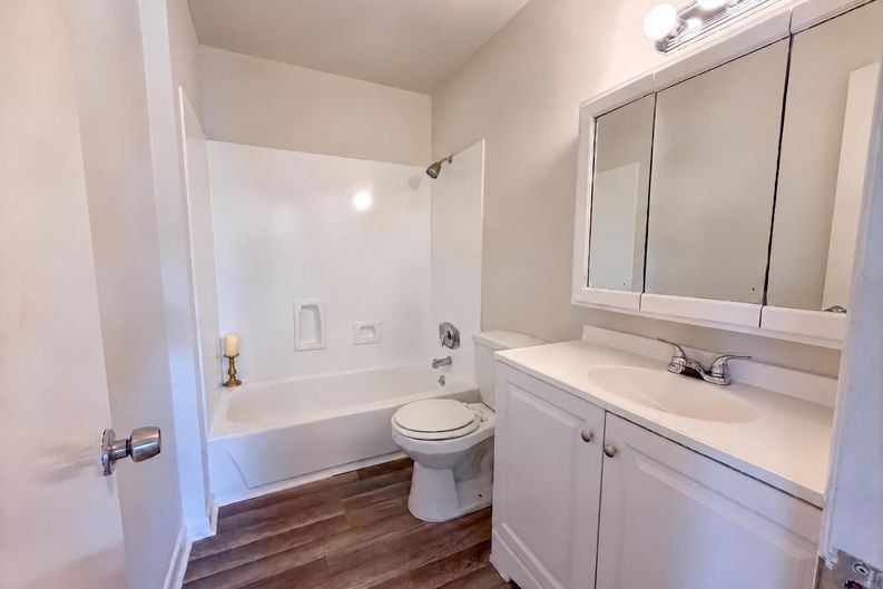 Photo 14 of 24 of 7023 Shindler Dr, Jacksonville, FL