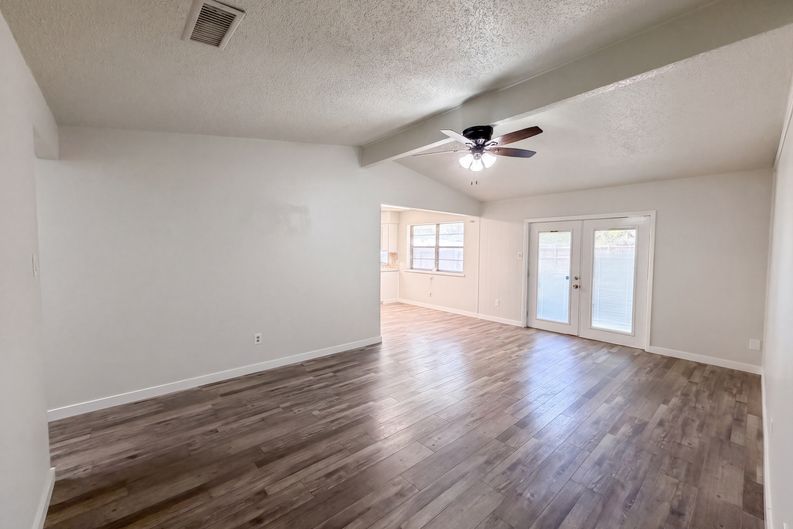 Photo 7 of 24 of 6601 Oaklawn Dr, Watauga, TX