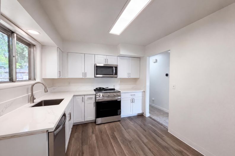 Photo 8 of 21 of 465 SW 139th Ave, Beaverton, OR