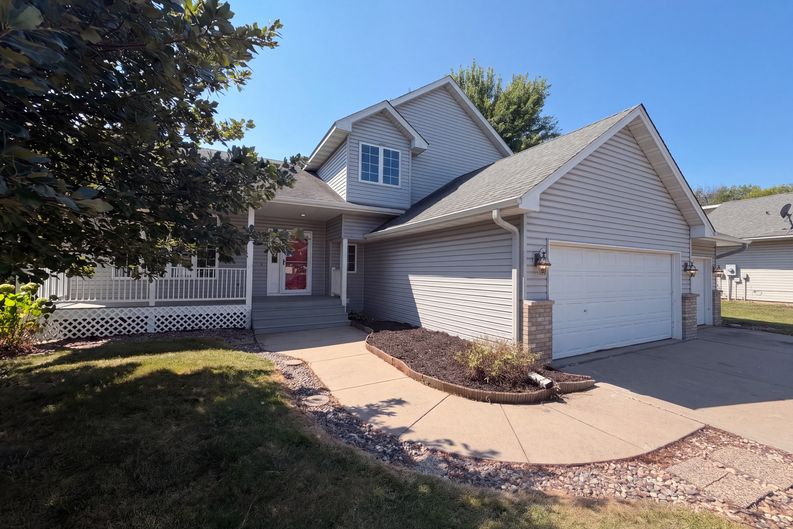 Photo 30 of 34 of 8763 Autumn Oaks Dr, Rockford, MN