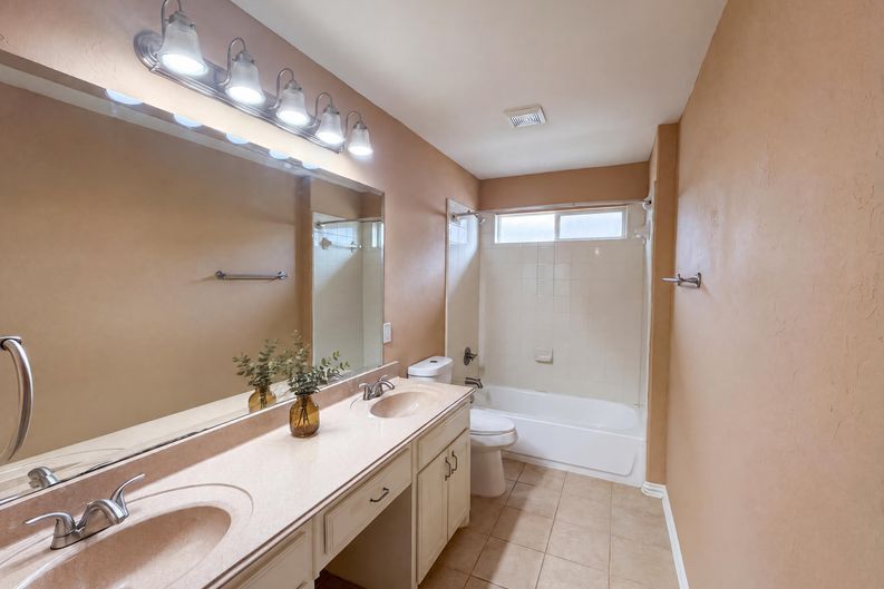 Photo 25 of 32 of 10330 Sandbar Dr, Irving, TX