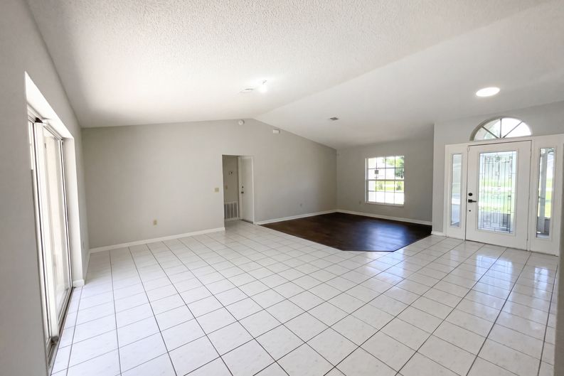 Photo 9 of 33 of 1750 Evergreen Ct, Kissimmee, FL