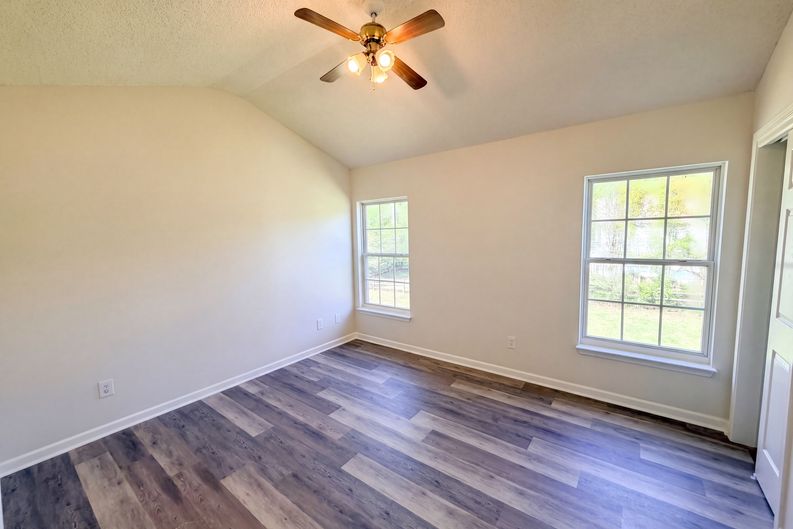 Photo 12 of 18 of 6032 Briggs Dr, Charlotte, NC