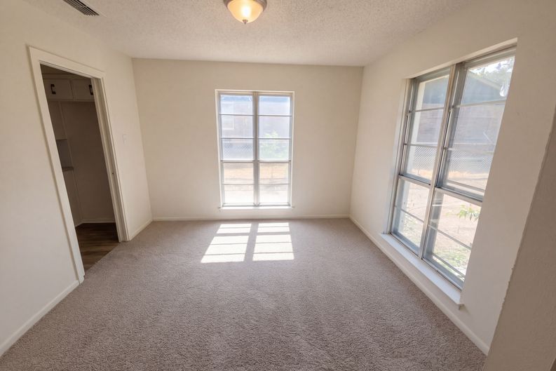 Photo 4 of 17 of 1500 Dallas St, Killeen, TX