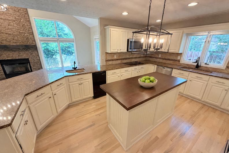 Photo 14 of 44 of 5344 Forest Springs Dr, Atlanta, GA