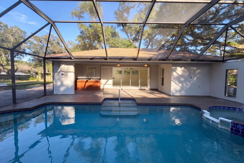 Photo 31 of 43 of 3705 Malec Cir, Sarasota, FL