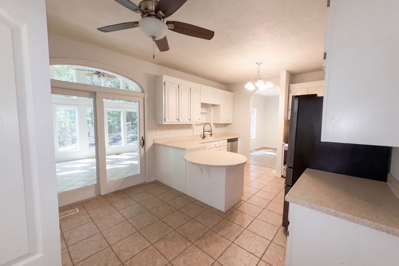 Photo 8 of 29 of 675 Jenny St, Selmer, TN
