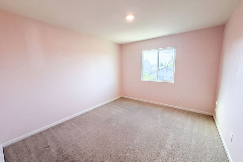 Photo 13 of 27 of 8224 Kossum Way, Elk Grove, CA
