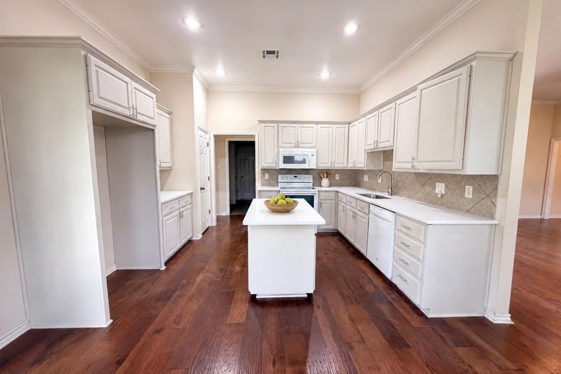 Photo 4 of 16 of 11117 Weatherford Dr, Belton, TX
