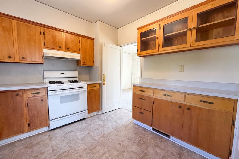 Photo 6 of 20 of 4815 SE 99th Ave, Portland, OR