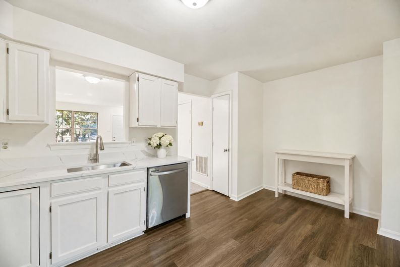 Photo 23 of 37 of 6866 Chasewood Cir, Centreville, VA