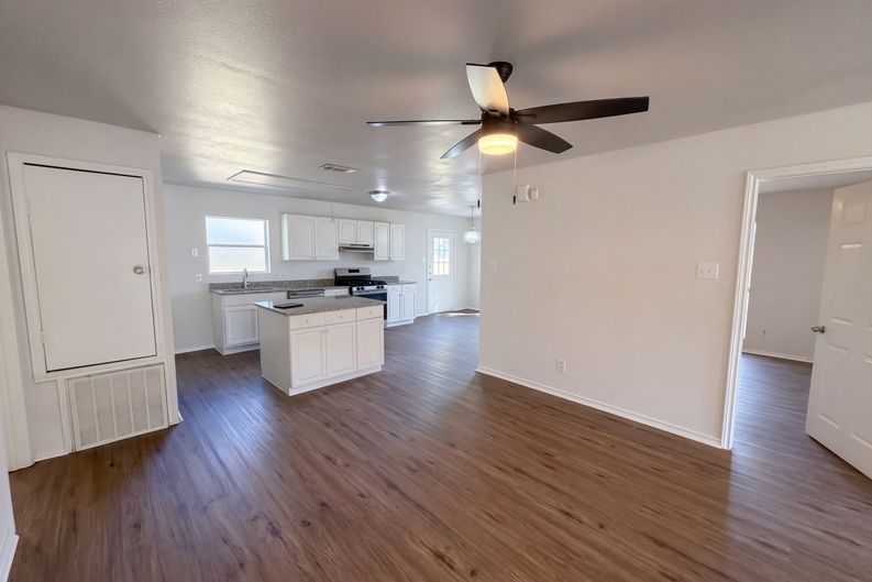 Photo 8 of 29 of 1710 Cumberland Dr, Garland, TX