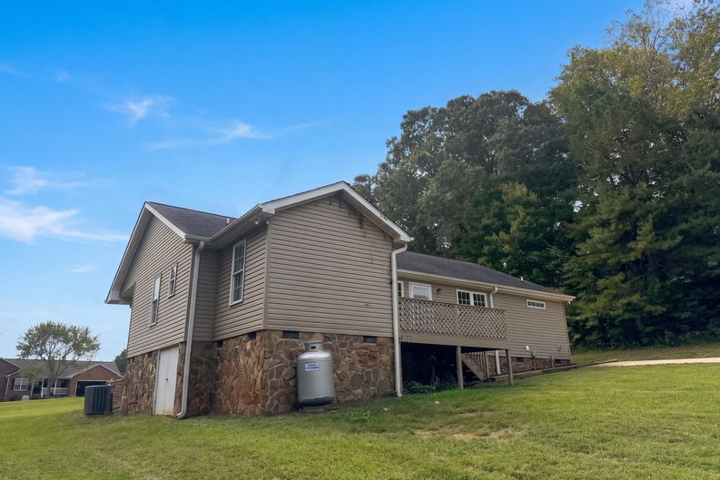 Photo 29 of 32 of 1415 Faith Meadows Ln, Asheboro, NC