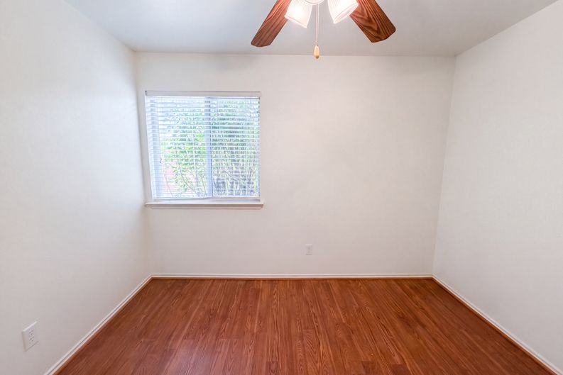 Photo 7 of 17 of 3707 Gowen Ct, Killeen, TX
