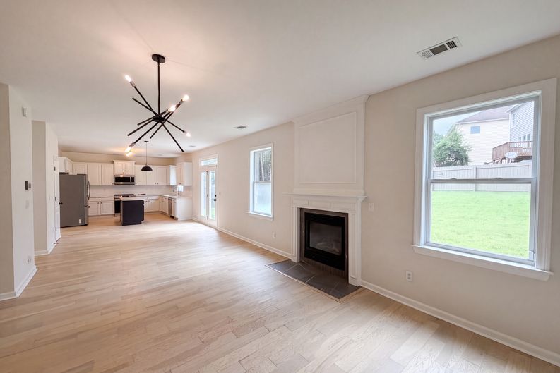 Photo 7 of 23 of 3718 Park Hill Cir, Loganville, GA