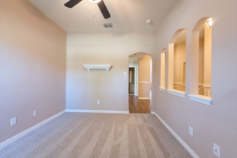 Photo 9 of 21 of 5327 Lake Gardens Dr, Grand Prairie, TX