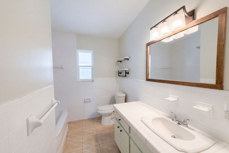 Photo 11 of 24 of 1371 Jeffords St, Clearwater, FL