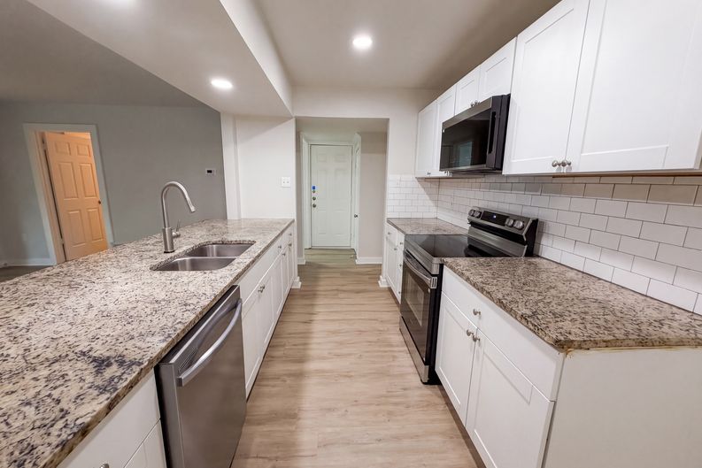 Photo 6 of 20 of 3969 Lost Creek Dr, Dallas, TX