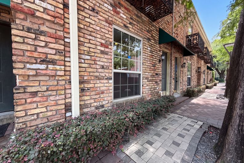 Photo 13 of 18 of 2503 McCue Rd, Houston, TX