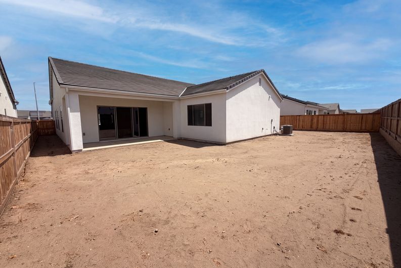 Photo 5 of 18 of 2262 N Marion Ave, Clovis, CA