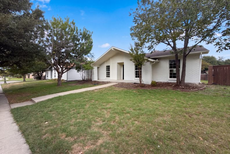 Photo 6 of 17 of 5005 Strickland Ave, The Colony, TX