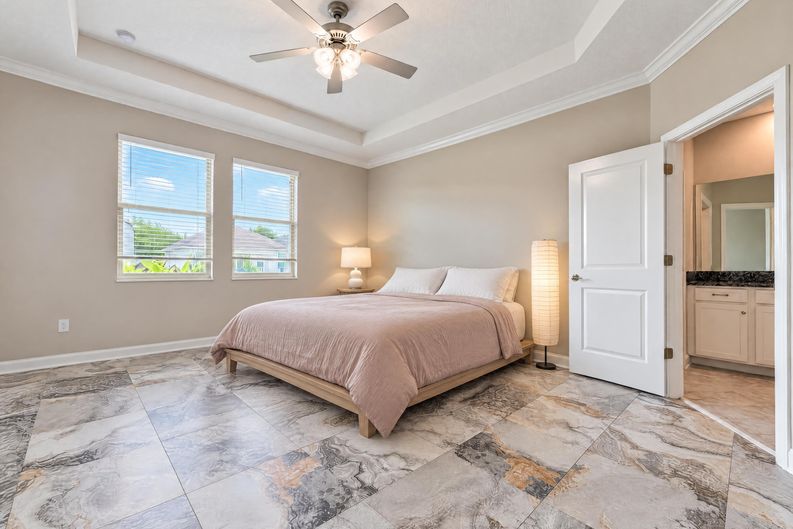 Photo 4 of 34 of 6244 English Hollow Rd, Tampa, FL