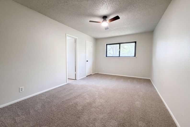Photo 4 of 16 of 414 Jeanette Dr, Converse, TX