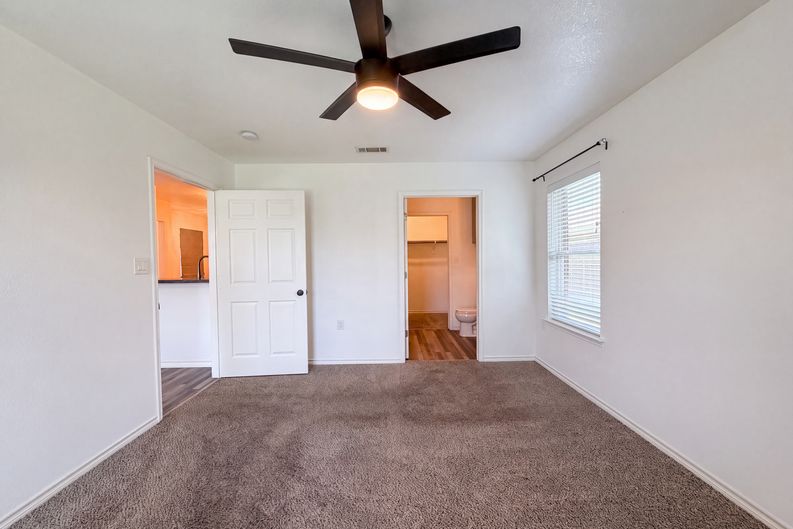 Photo 8 of 16 of 3132 Evangeline Rd, Fort Worth, TX