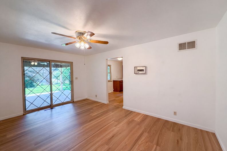 Photo 6 of 25 of 209 Dana Dr, Collinsville, IL