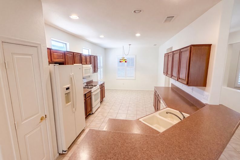 Photo 6 of 34 of 17220 W Cordova Ct, Surprise, AZ