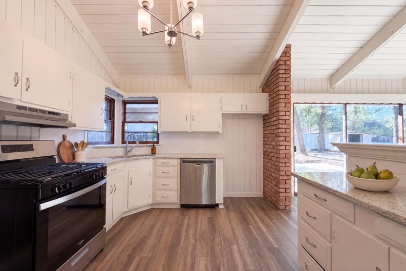 Photo 4 of 21 of 1725 Danciger Dr, Fort Worth, TX